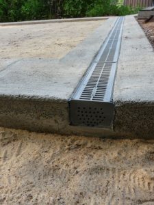 Driveway water grate for egress of water